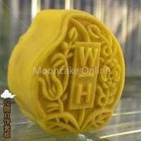 ??????????? White Lotus Paste with Macadamia Nut in Gold Dust Snow Skin Mooncake